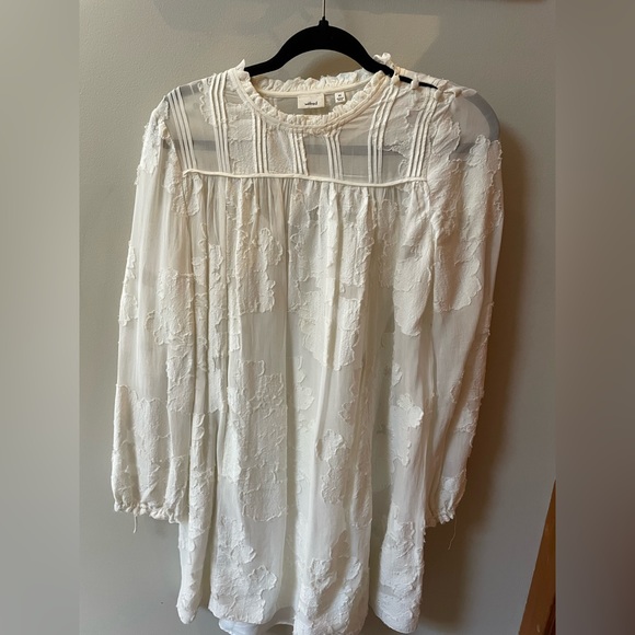 ARITZIA Wilfred size xs (fits like a small) white, semi sheer, fully lined. - Picture 1 of 4